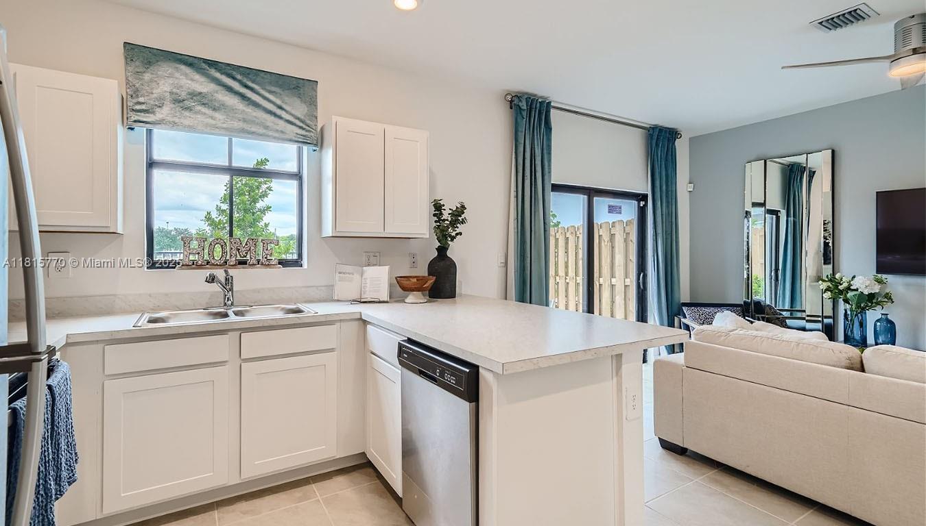 1461 NE 3rd Avenue, Florida City, Florida image 11