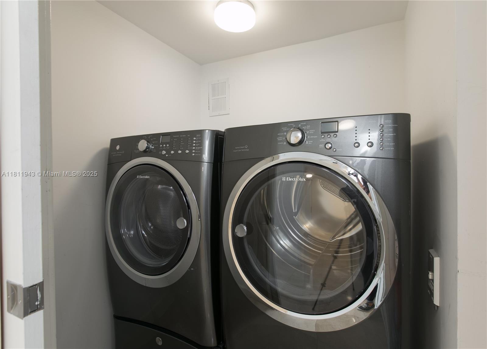 400 S Pointe Dr #606, Miami Beach FL 33139