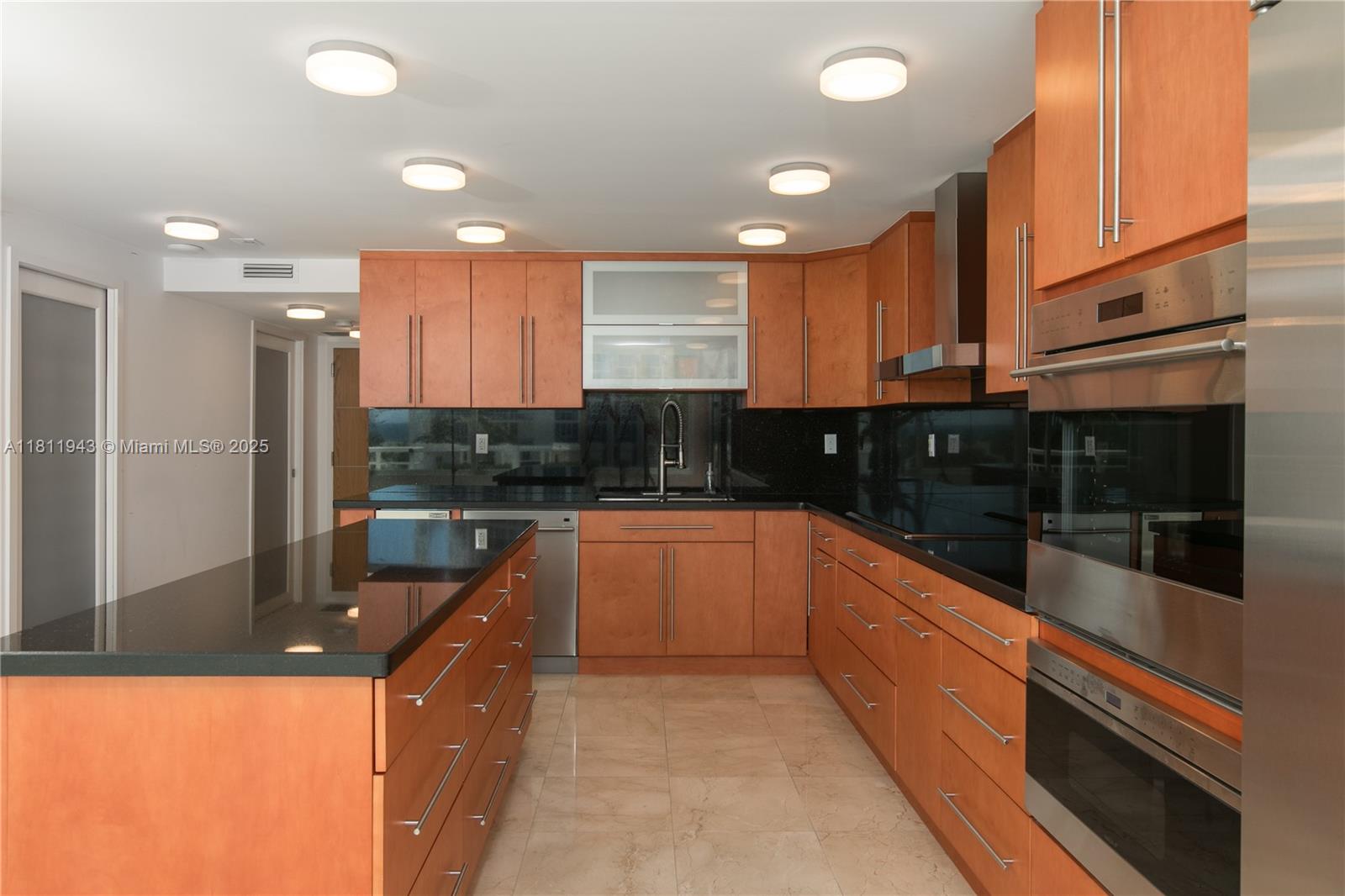 400 S Pointe Dr #606, Miami Beach FL 33139