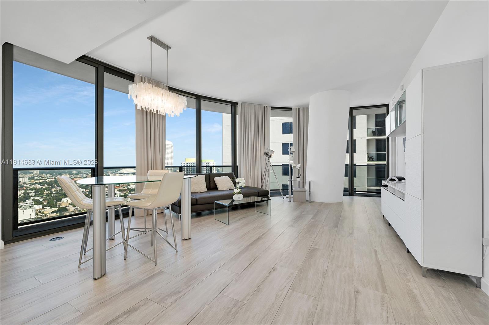 55 SW 9th St #4208, Miami FL 33130