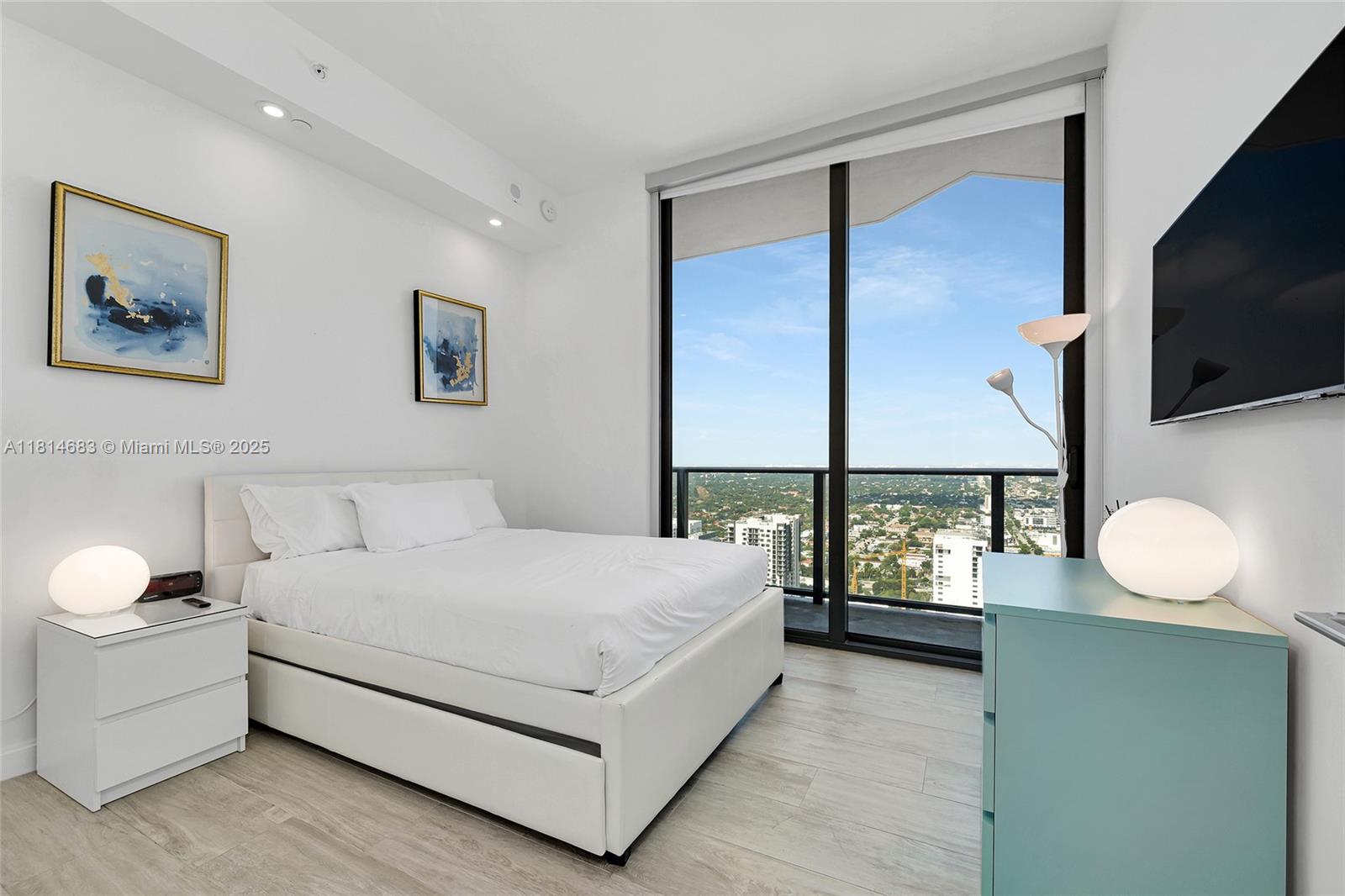 55 SW 9th St #4208, Miami FL 33130