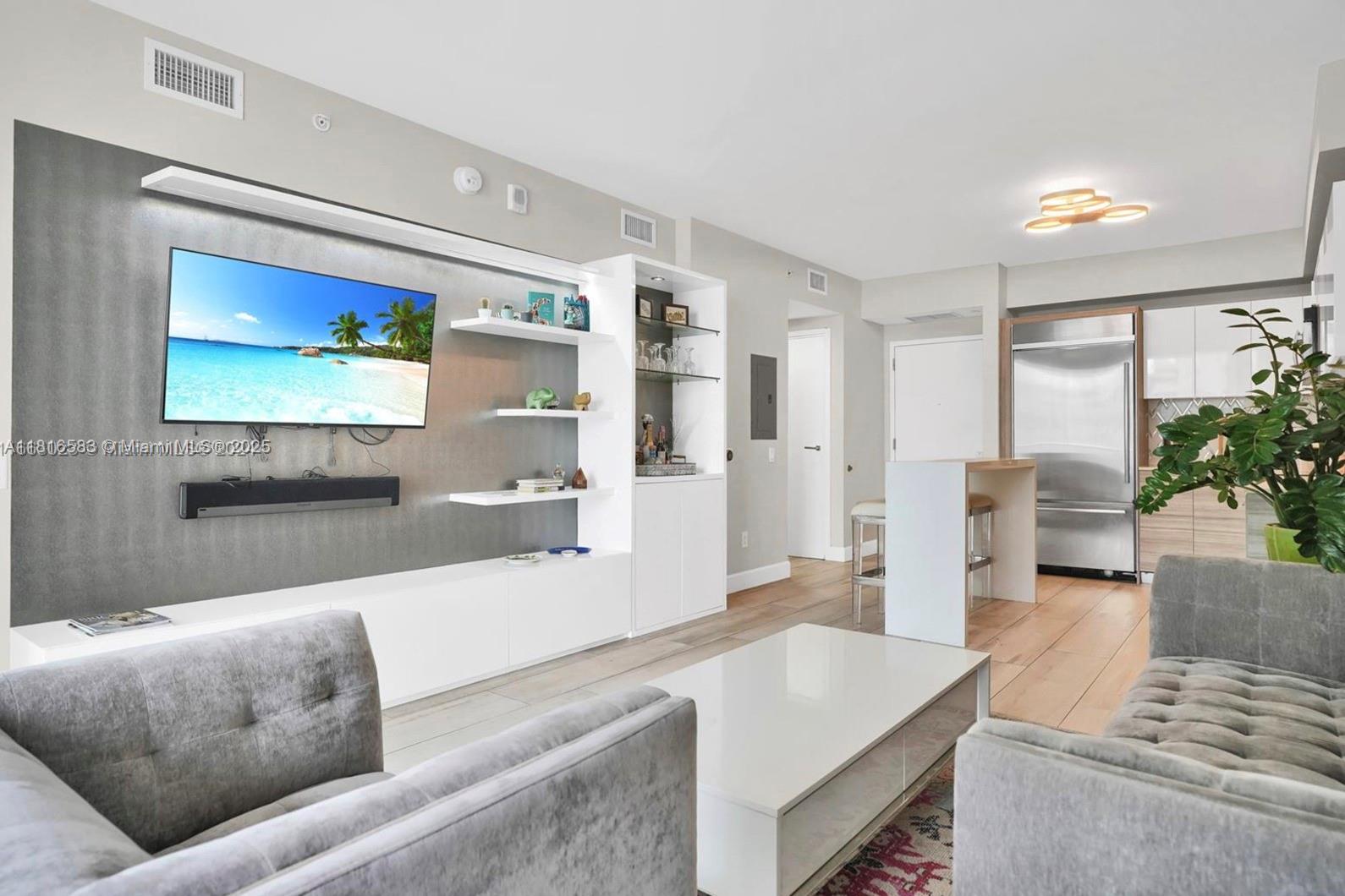1300 Brickell Bay Dr #906, Miami FL 33131