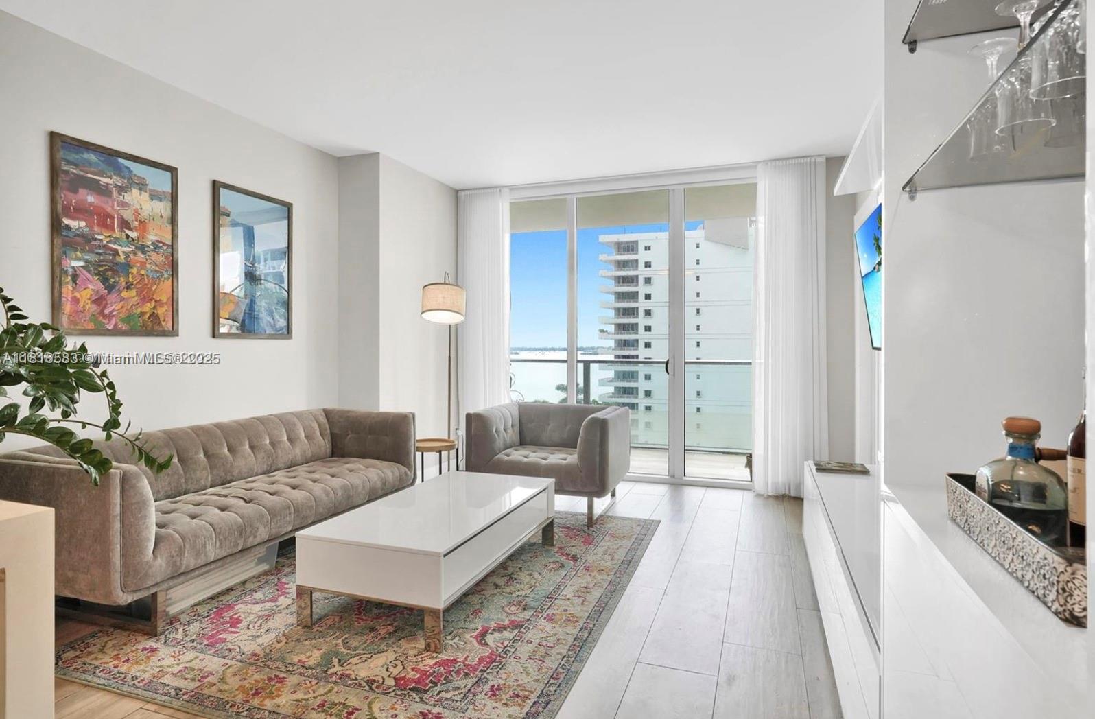 1300 Brickell Bay Dr #906, Miami FL 33131