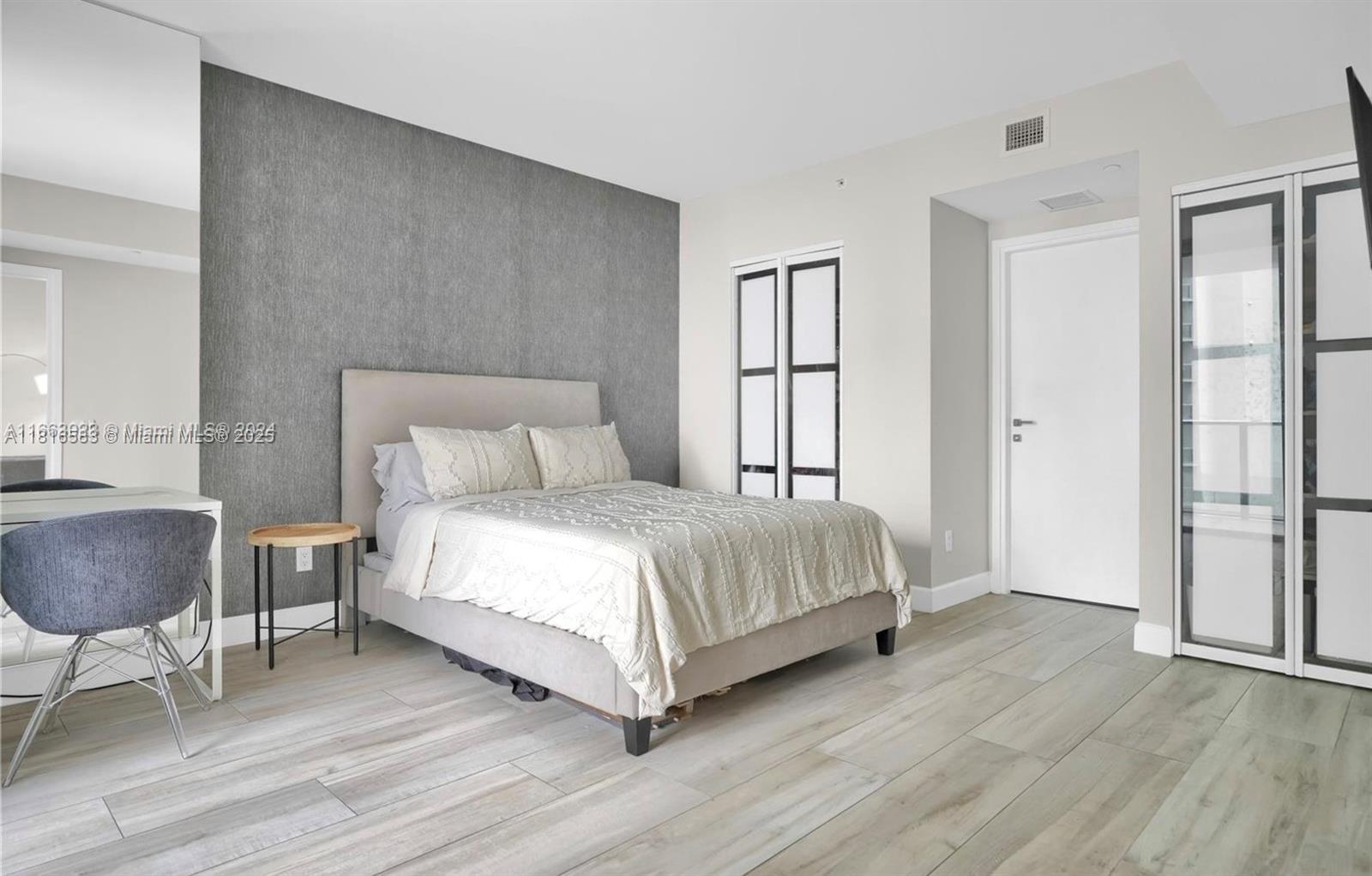 1300 Brickell Bay Dr #906, Miami FL 33131