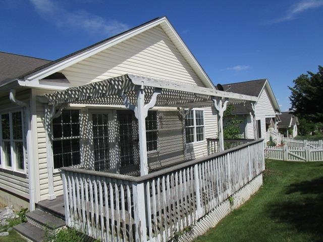 384 Hickory Grove Cir