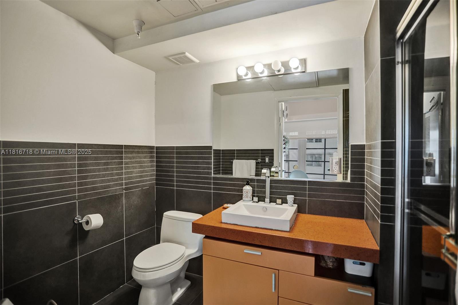 435 21st St #210, Miami Beach FL 33139