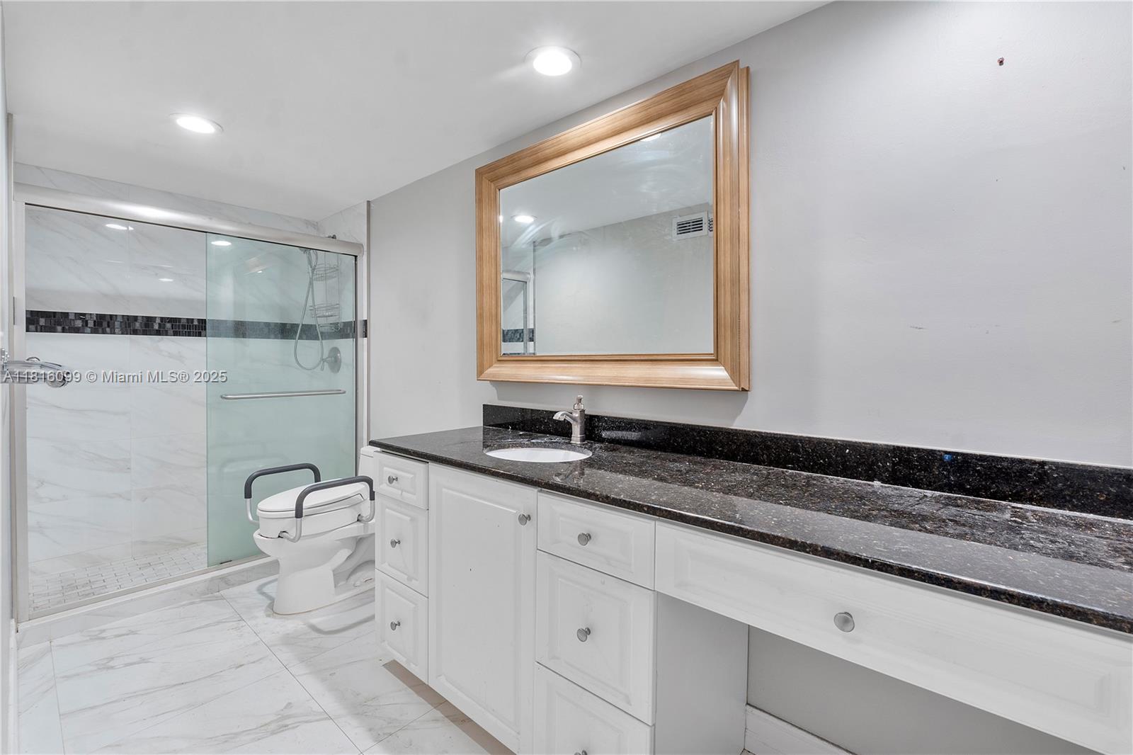 90 Edgewater Dr #305, Coral Gables, Florida image 9