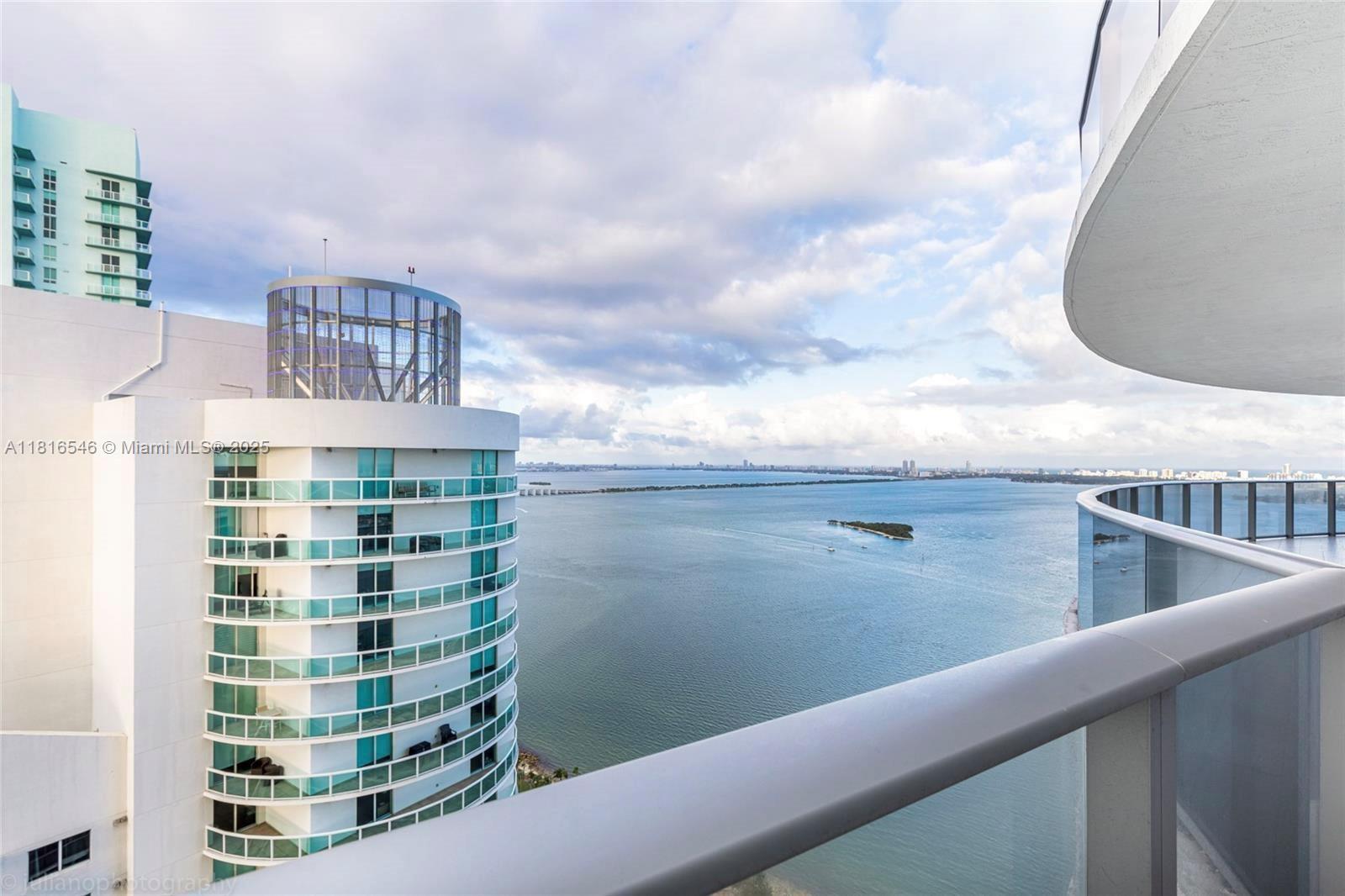 Apartamento à Venda em Miami, FL
