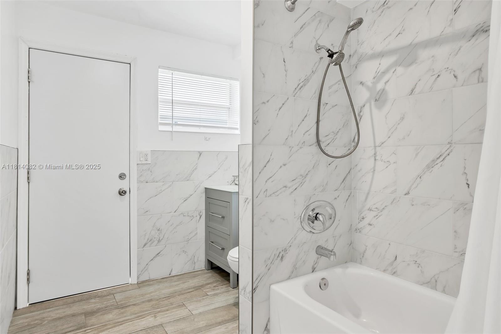 1547 NE 38th St, Oakland Park, Florida image 6