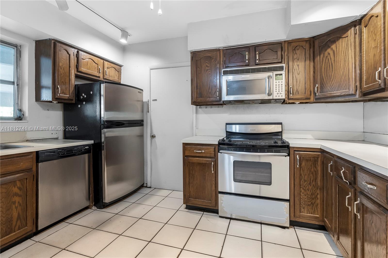 1805 Ixora Rd, North Miami, Florida image 7