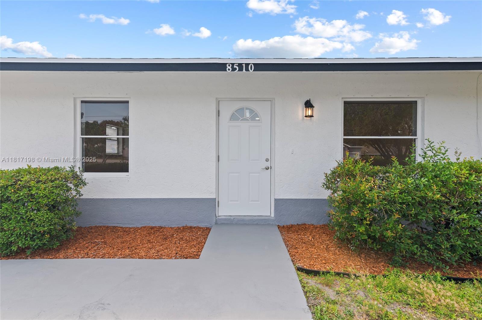 8510 SE Citrus Way, Hobe Sound, Florida image 1