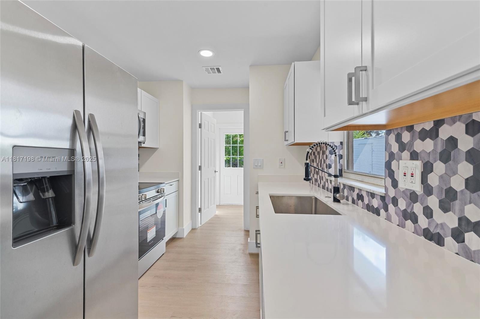 8510 SE Citrus Way, Hobe Sound, Florida image 7