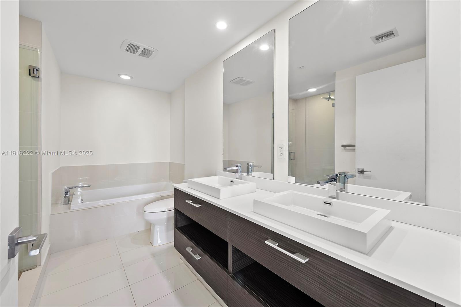 45 SW 9th St #4006, Miami FL 33130