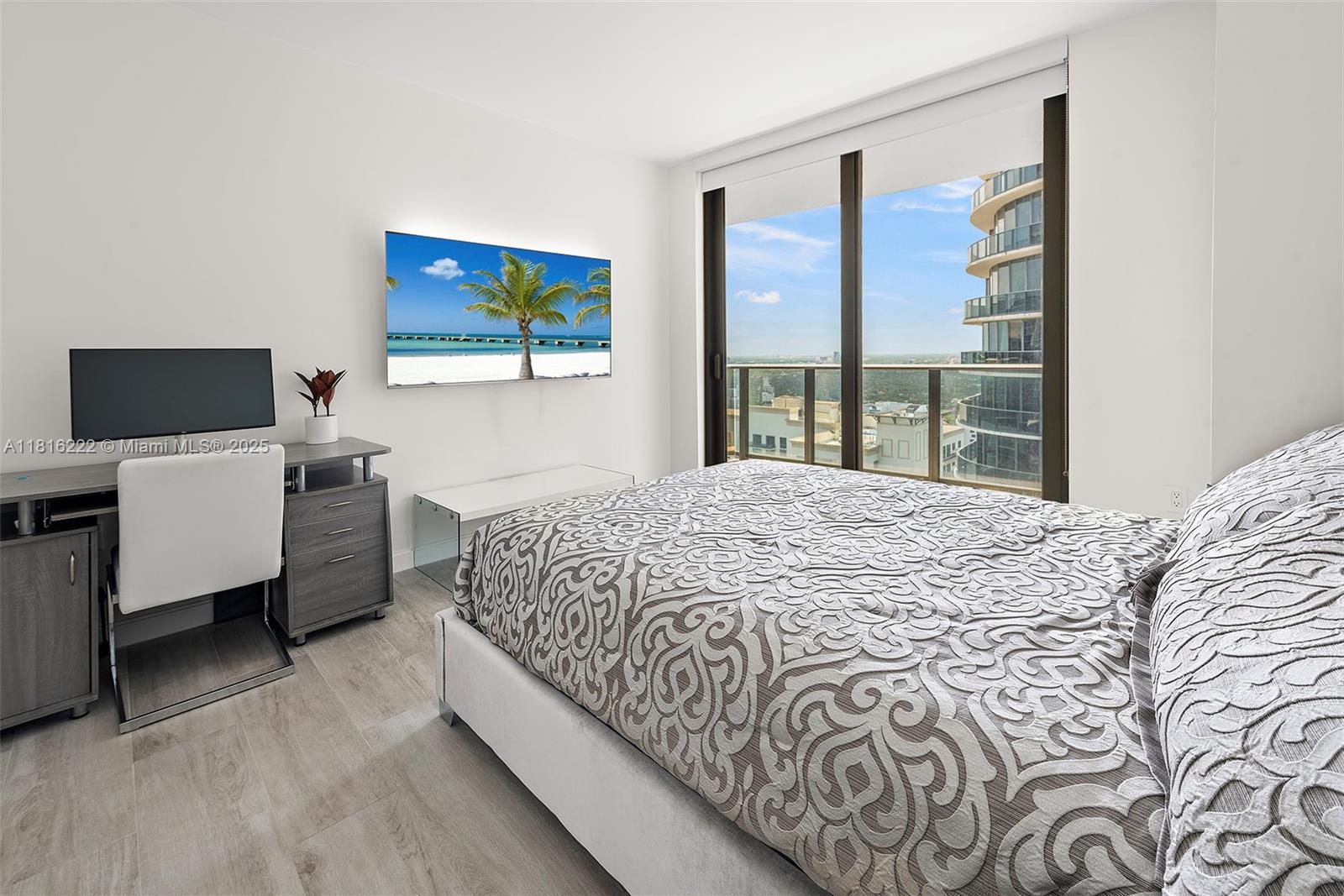 45 SW 9th St #4006, Miami FL 33130
