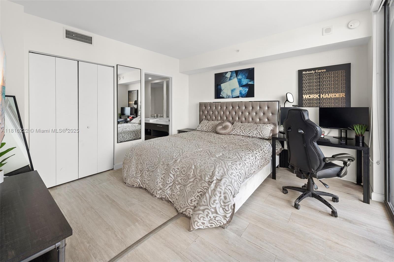 45 SW 9th St #4006, Miami FL 33130