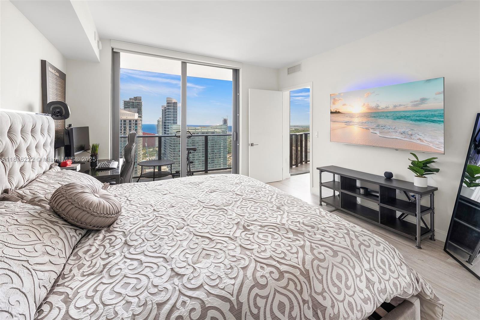 45 SW 9th St #4006, Miami FL 33130