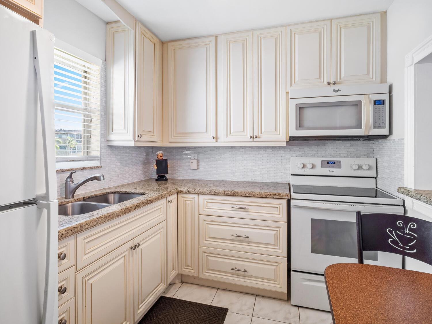 Lakeside Village Condo 7