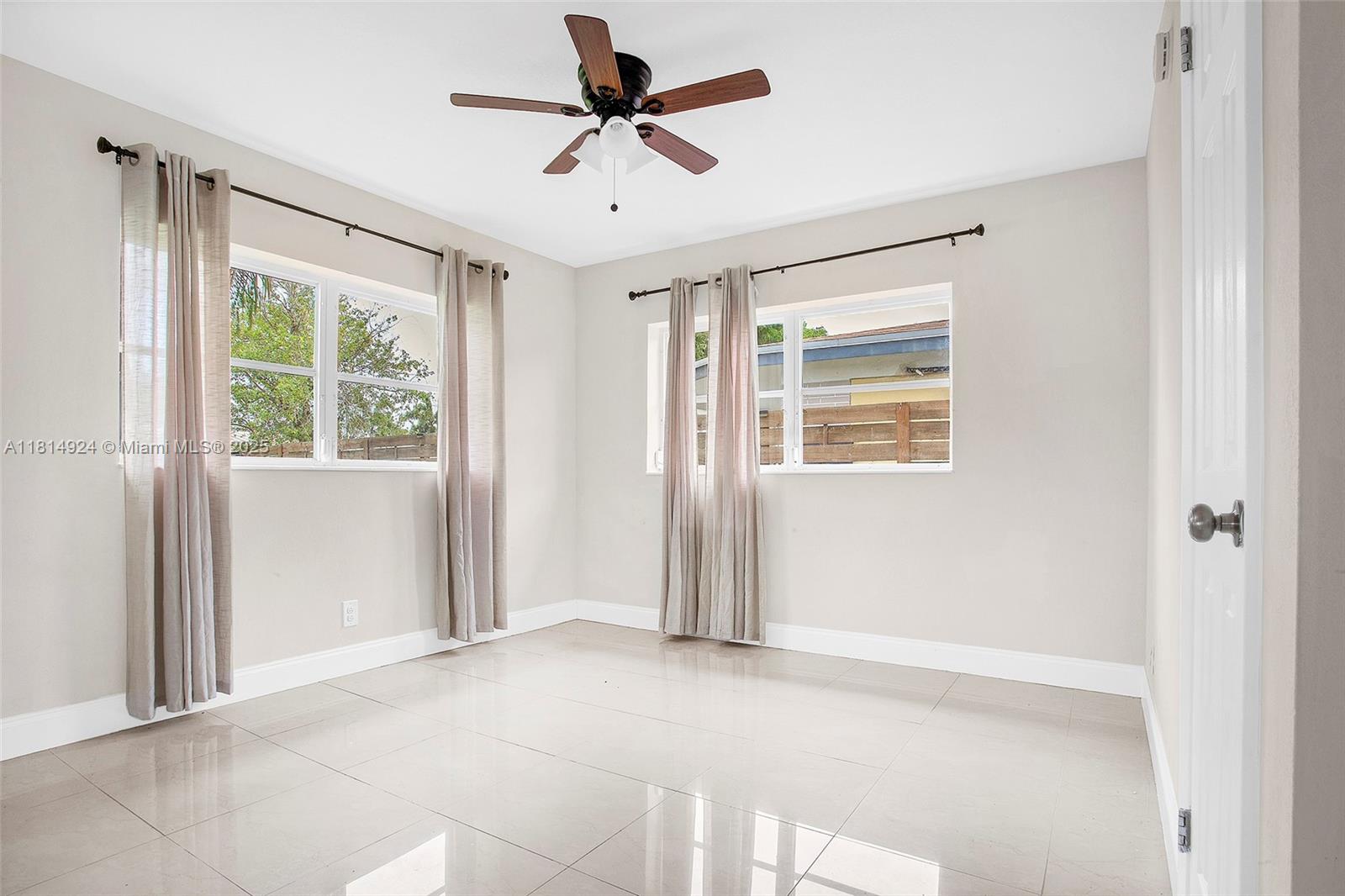 5433 NE 1st Ave, Oakland Park, Florida image 23