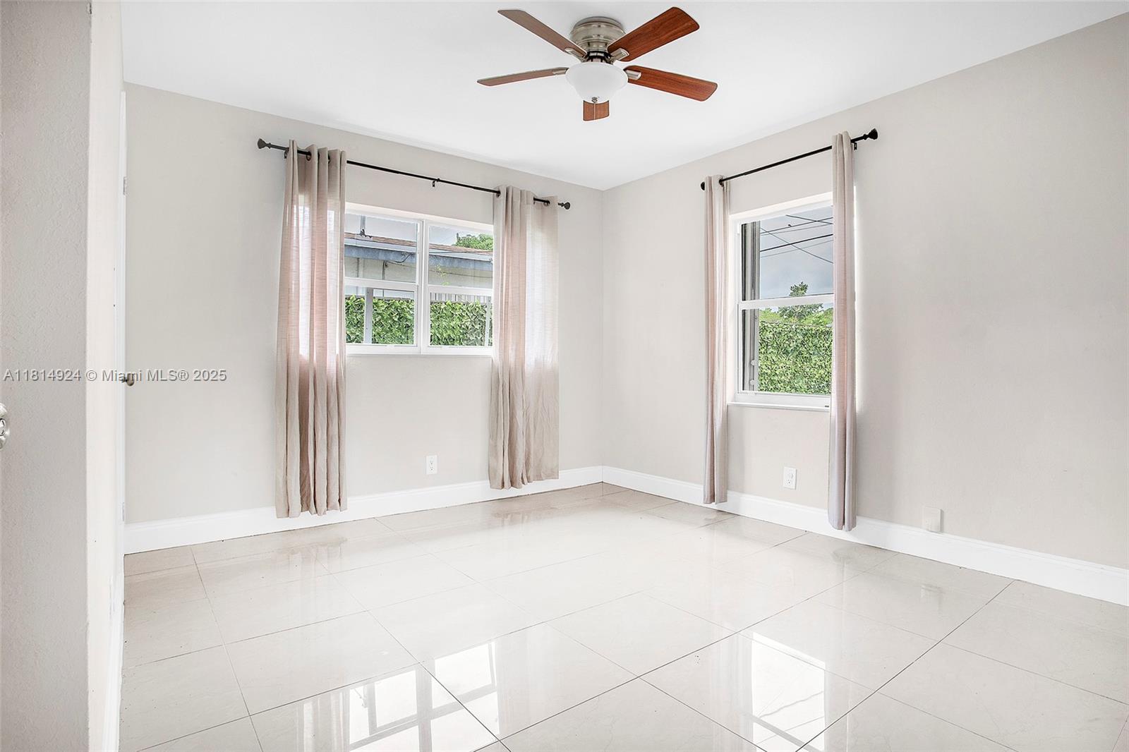 5433 NE 1st Ave, Oakland Park, Florida image 27