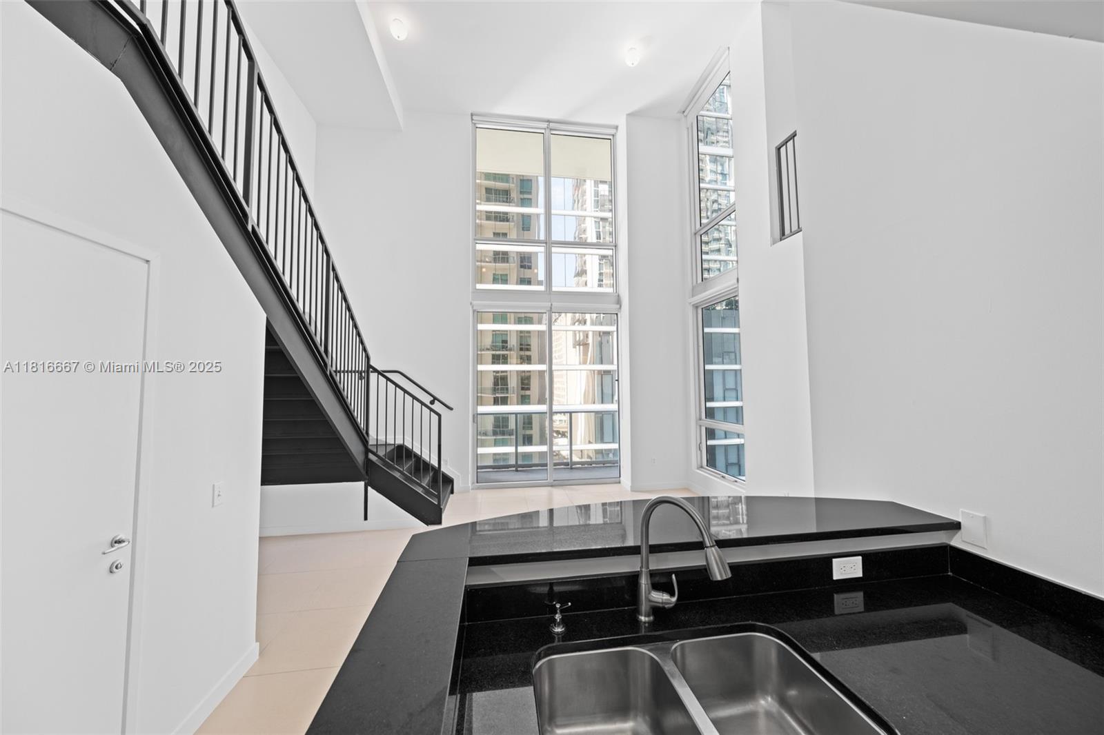 300 S Biscayne Blvd #L-802, Miami FL 33131
