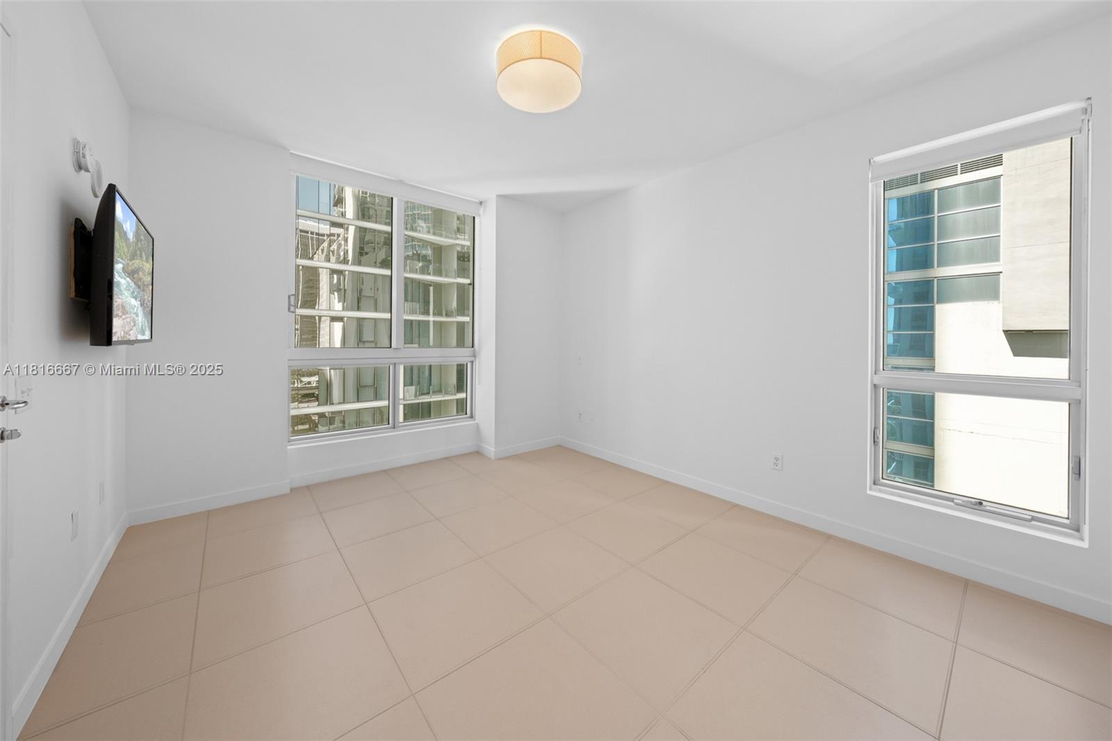 300 S Biscayne Blvd #L-802, Miami FL 33131