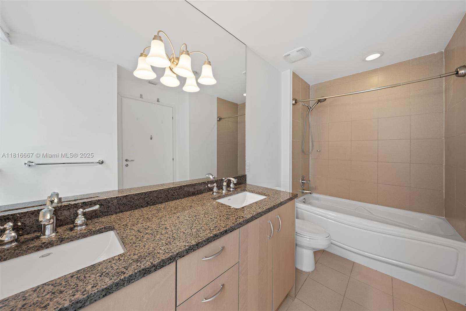 300 S Biscayne Blvd #L-802, Miami FL 33131