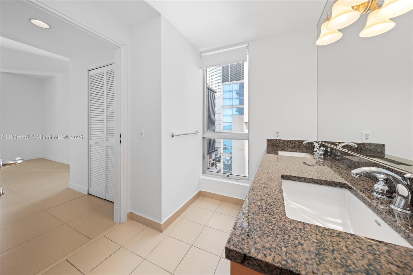 300 S Biscayne Blvd #L-802, Miami FL 33131