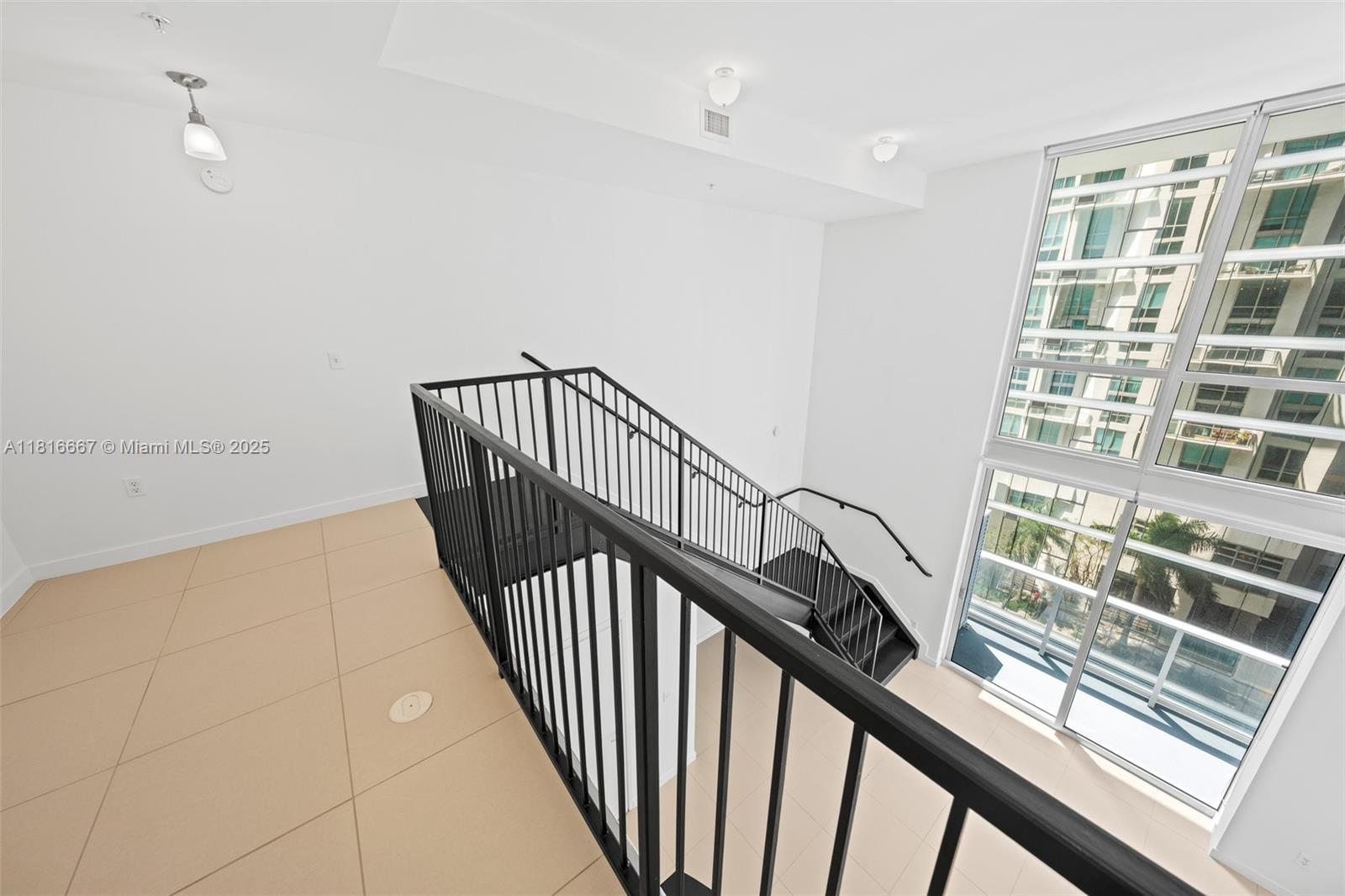 300 S Biscayne Blvd #L-802, Miami FL 33131
