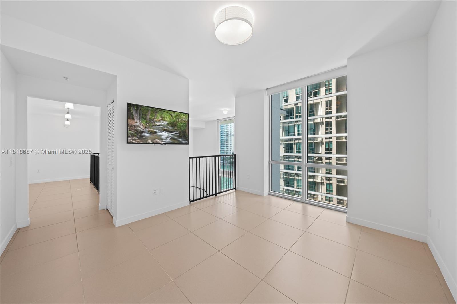 300 S Biscayne Blvd #L-802, Miami FL 33131