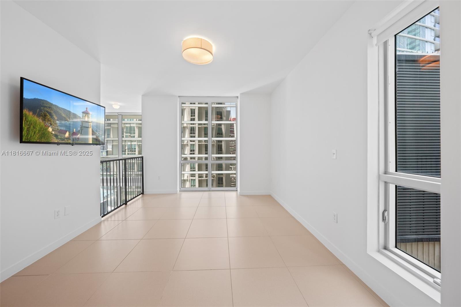 300 S Biscayne Blvd #L-802, Miami FL 33131