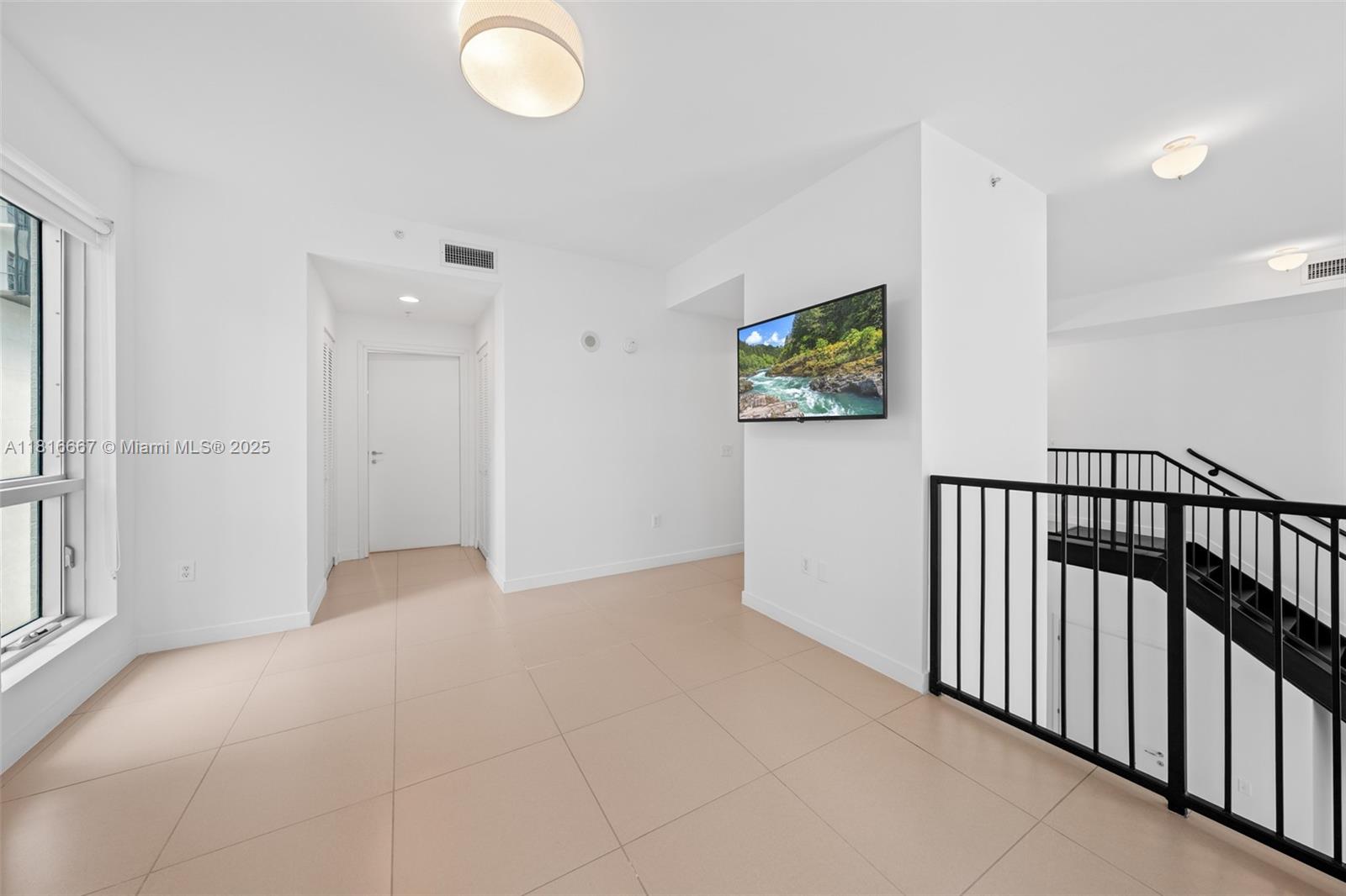 300 S Biscayne Blvd #L-802, Miami FL 33131