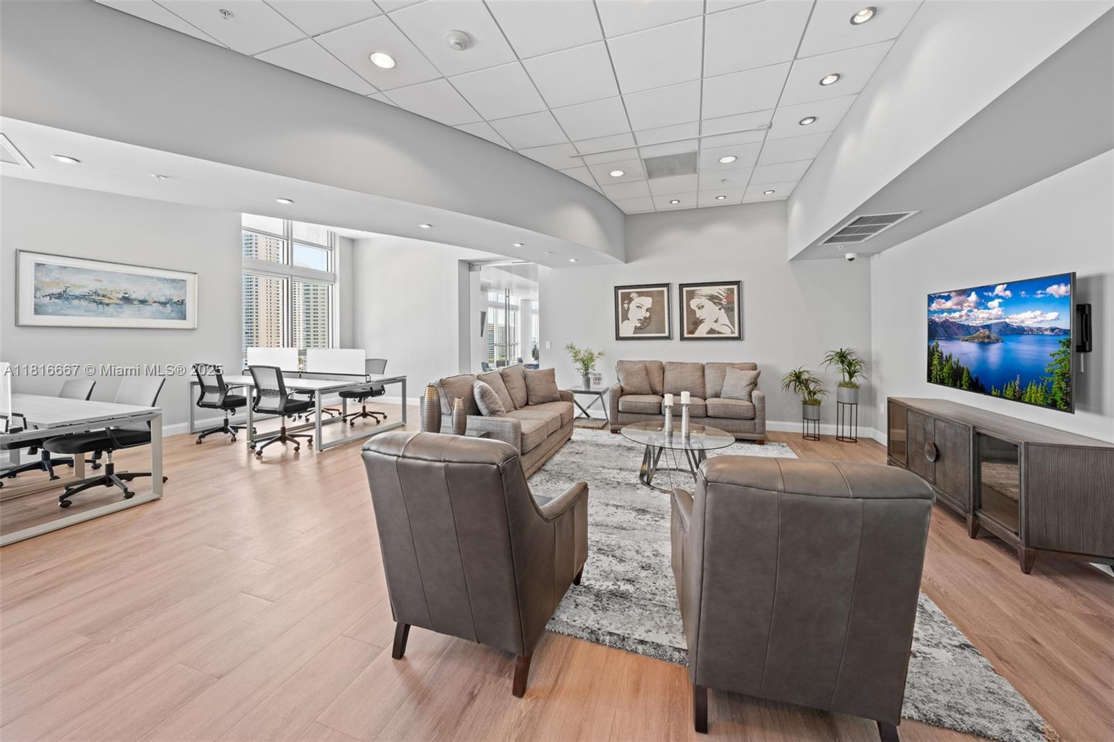 300 S Biscayne Blvd #L-802, Miami FL 33131