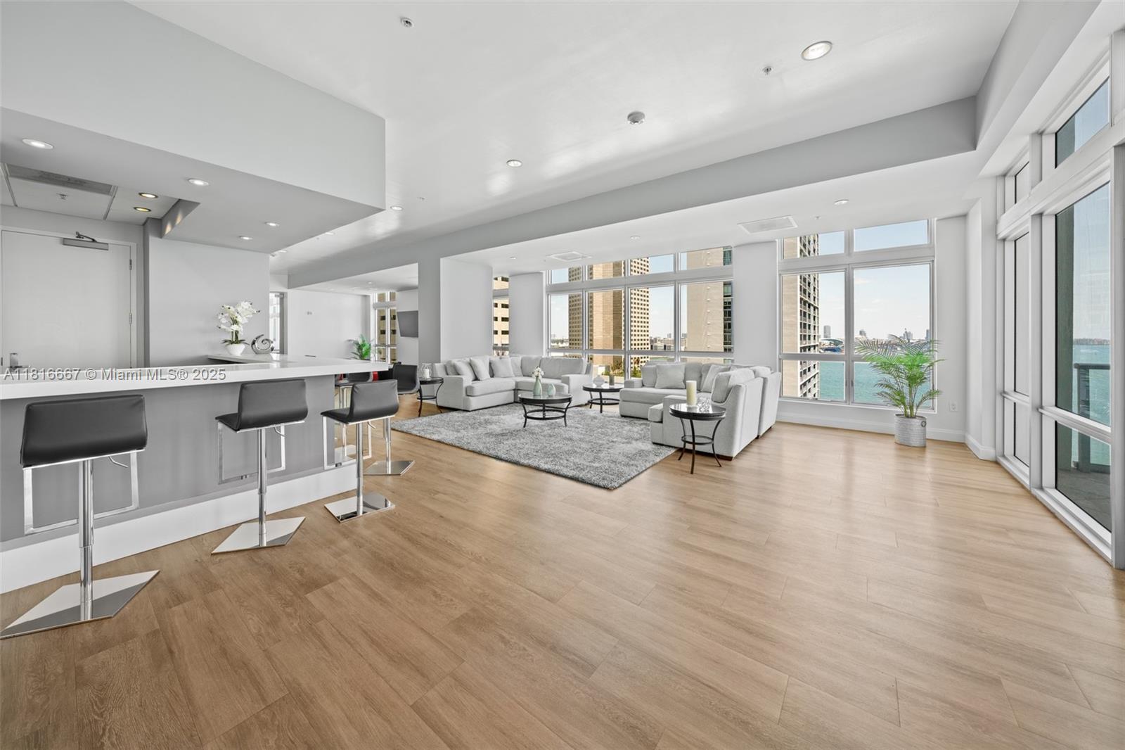 300 S Biscayne Blvd #L-802, Miami FL 33131
