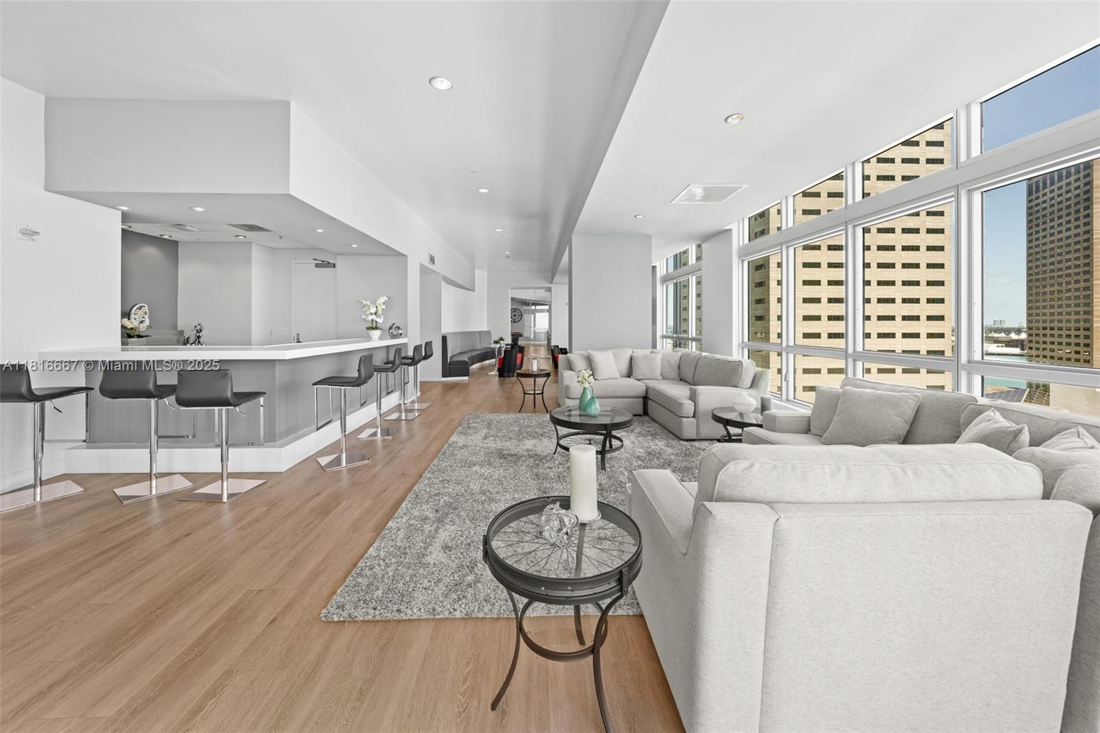 300 S Biscayne Blvd #L-802, Miami FL 33131