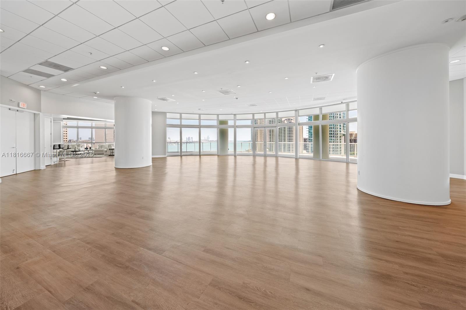 300 S Biscayne Blvd #L-802, Miami FL 33131