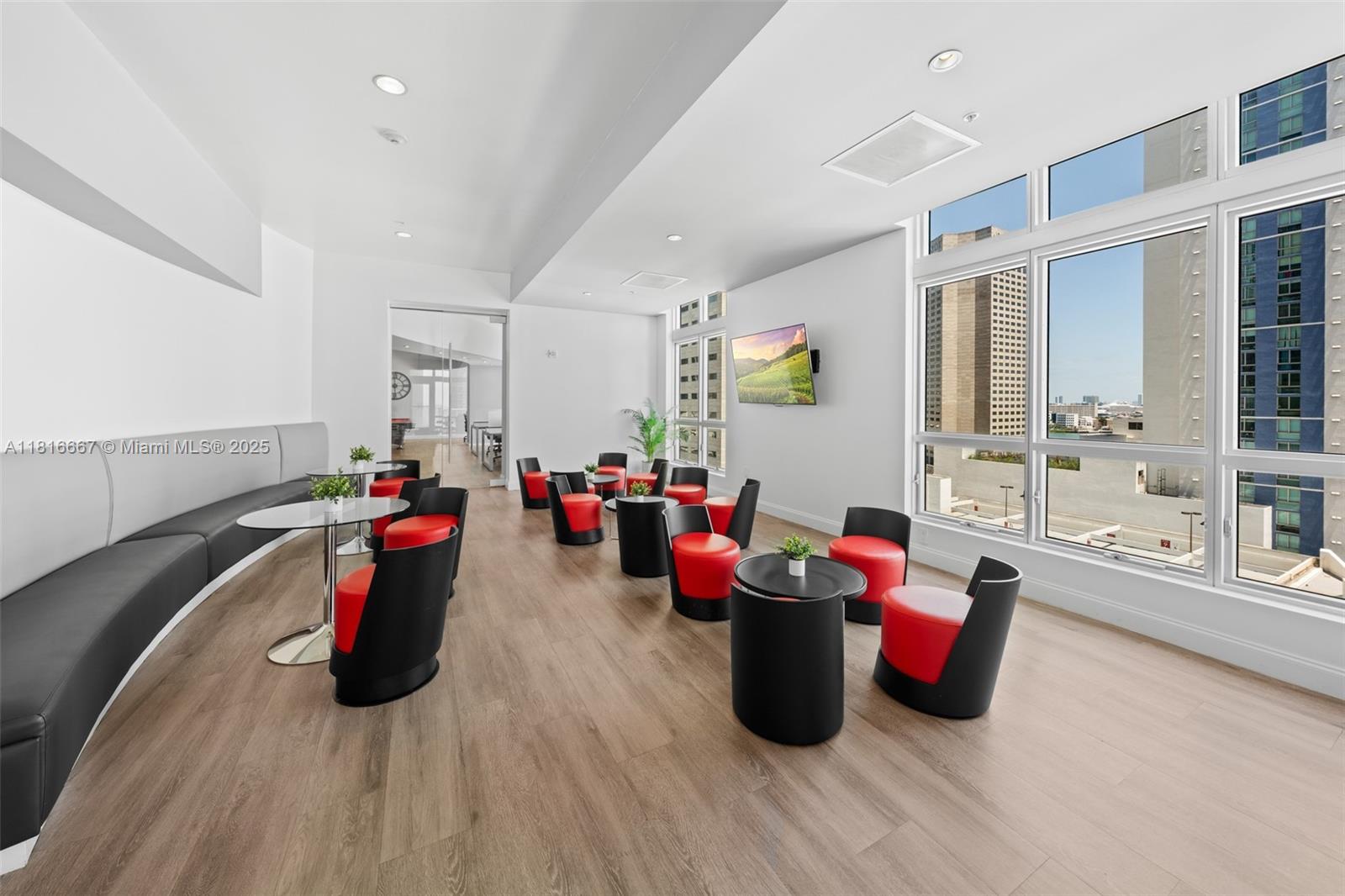 300 S Biscayne Blvd #L-802, Miami FL 33131