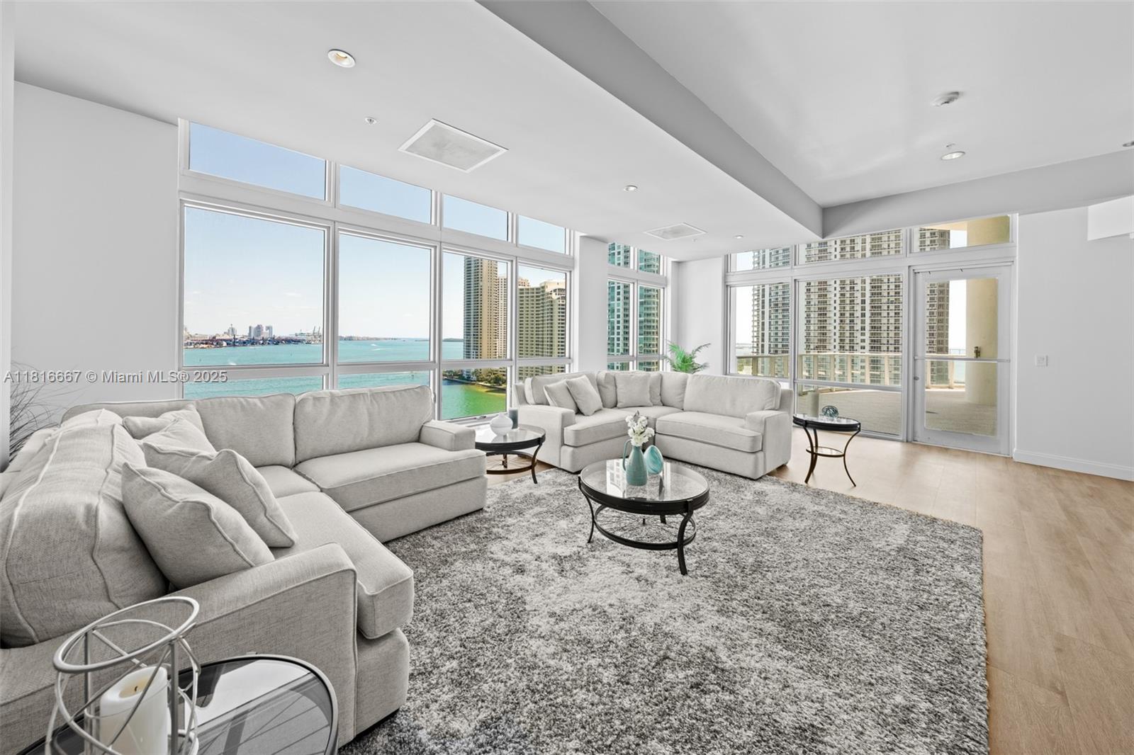 300 S Biscayne Blvd #L-802, Miami FL 33131