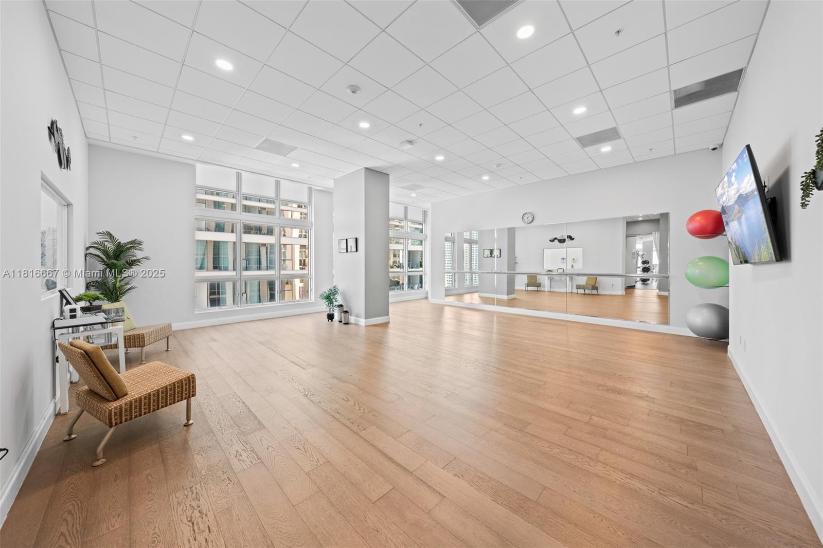 300 S Biscayne Blvd #L-802, Miami FL 33131