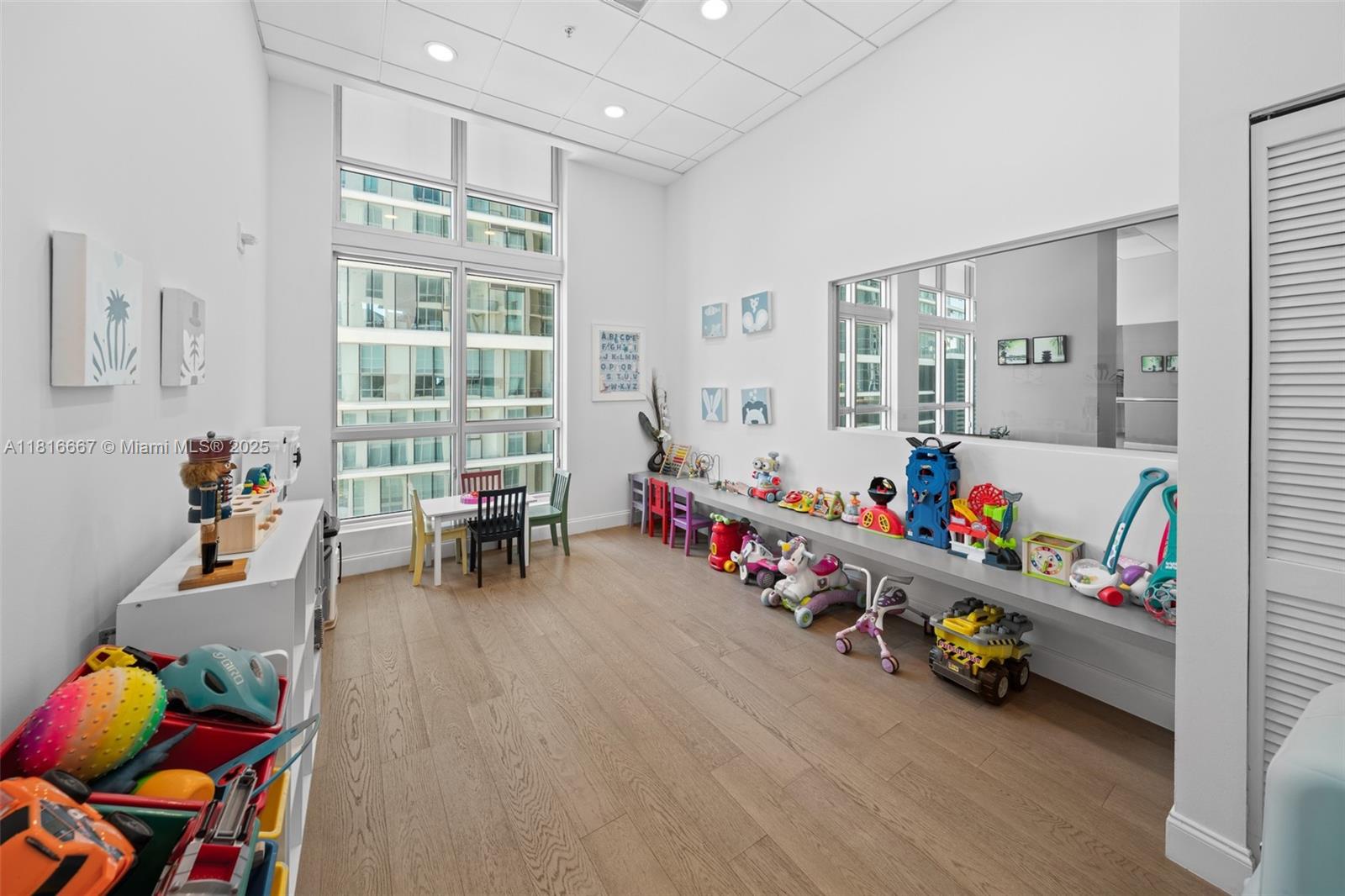 300 S Biscayne Blvd #L-802, Miami FL 33131