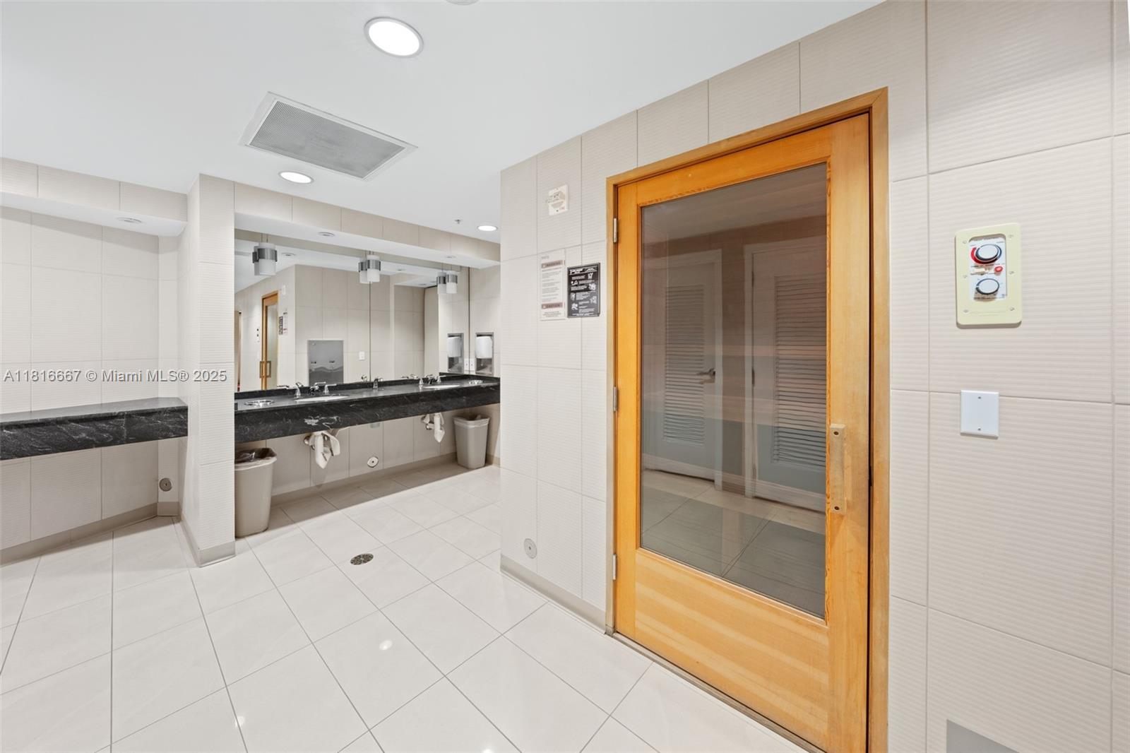 300 S Biscayne Blvd #L-802, Miami FL 33131