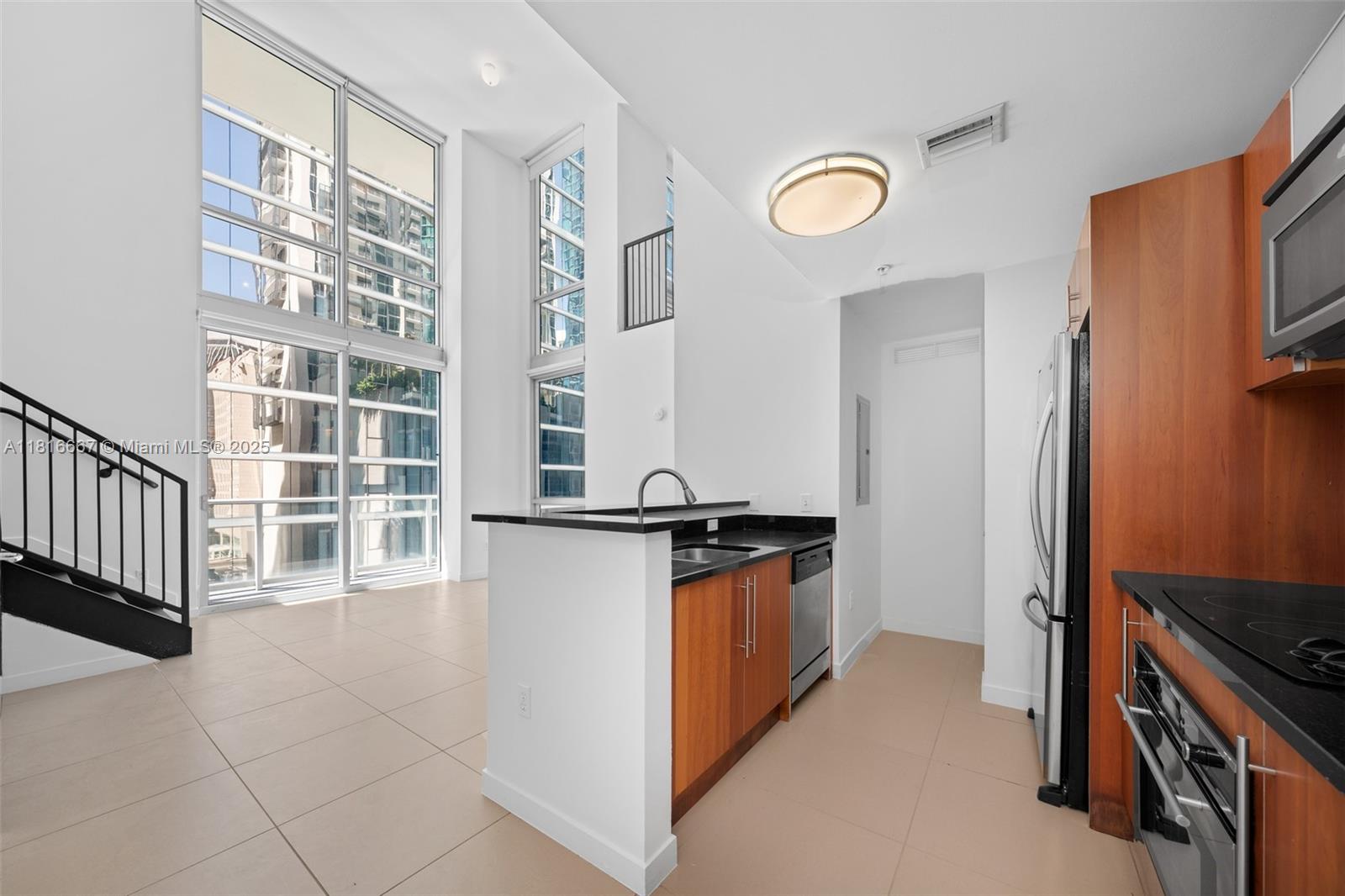 300 S Biscayne Blvd #L-802, Miami FL 33131