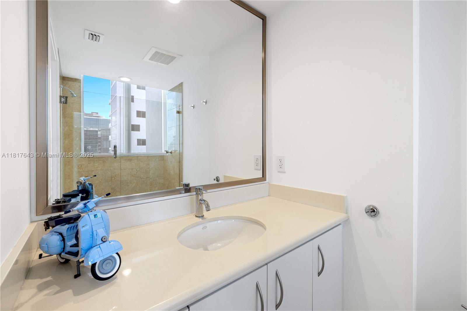1331 Brickell Bay Dr #4001, Miami FL 33131