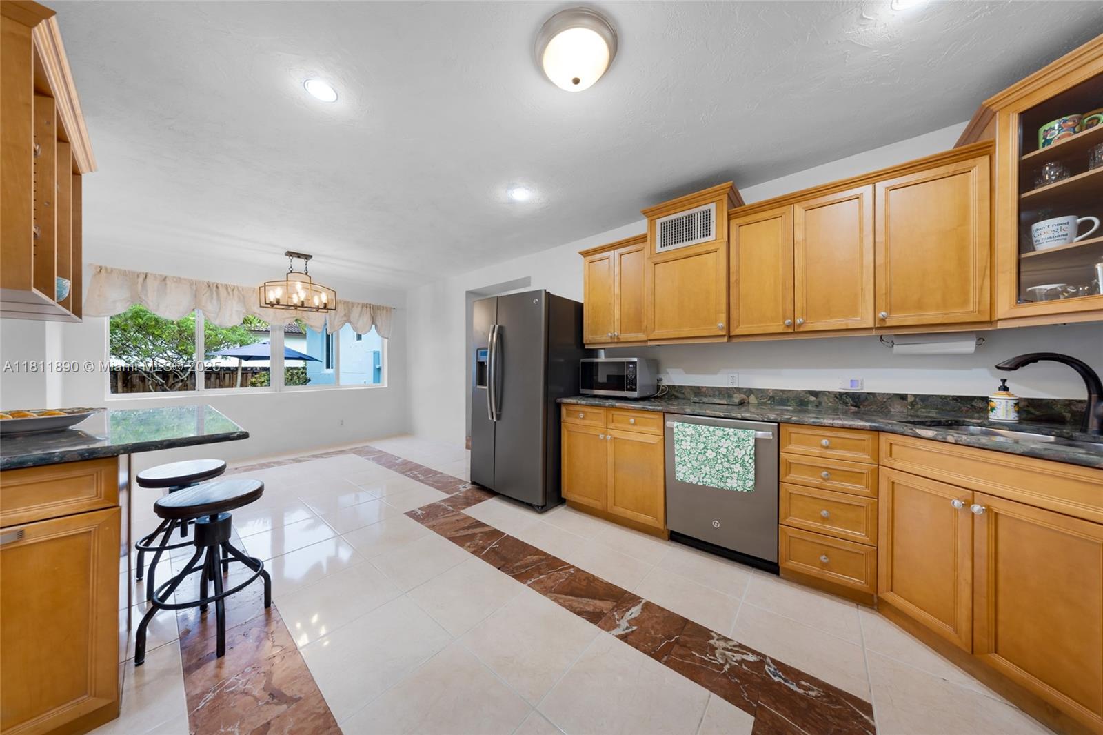 81 Hough Dr, Miami Springs, Florida image 11