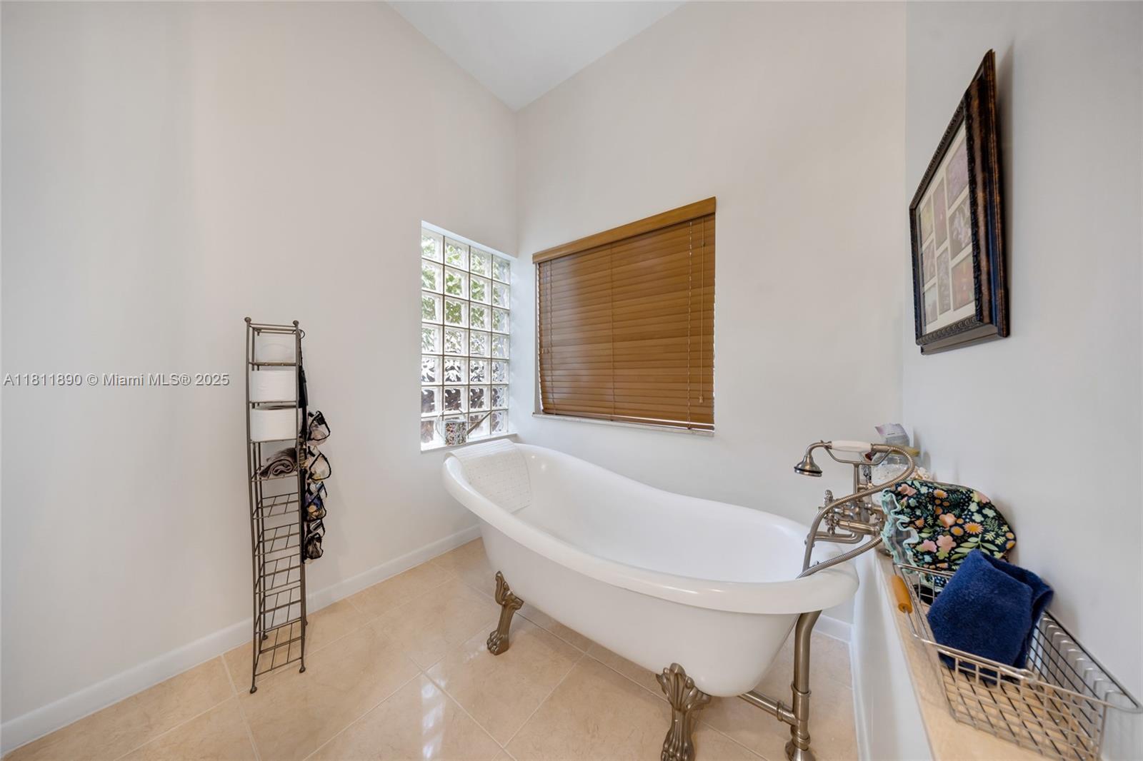 81 Hough Dr, Miami Springs, Florida image 6