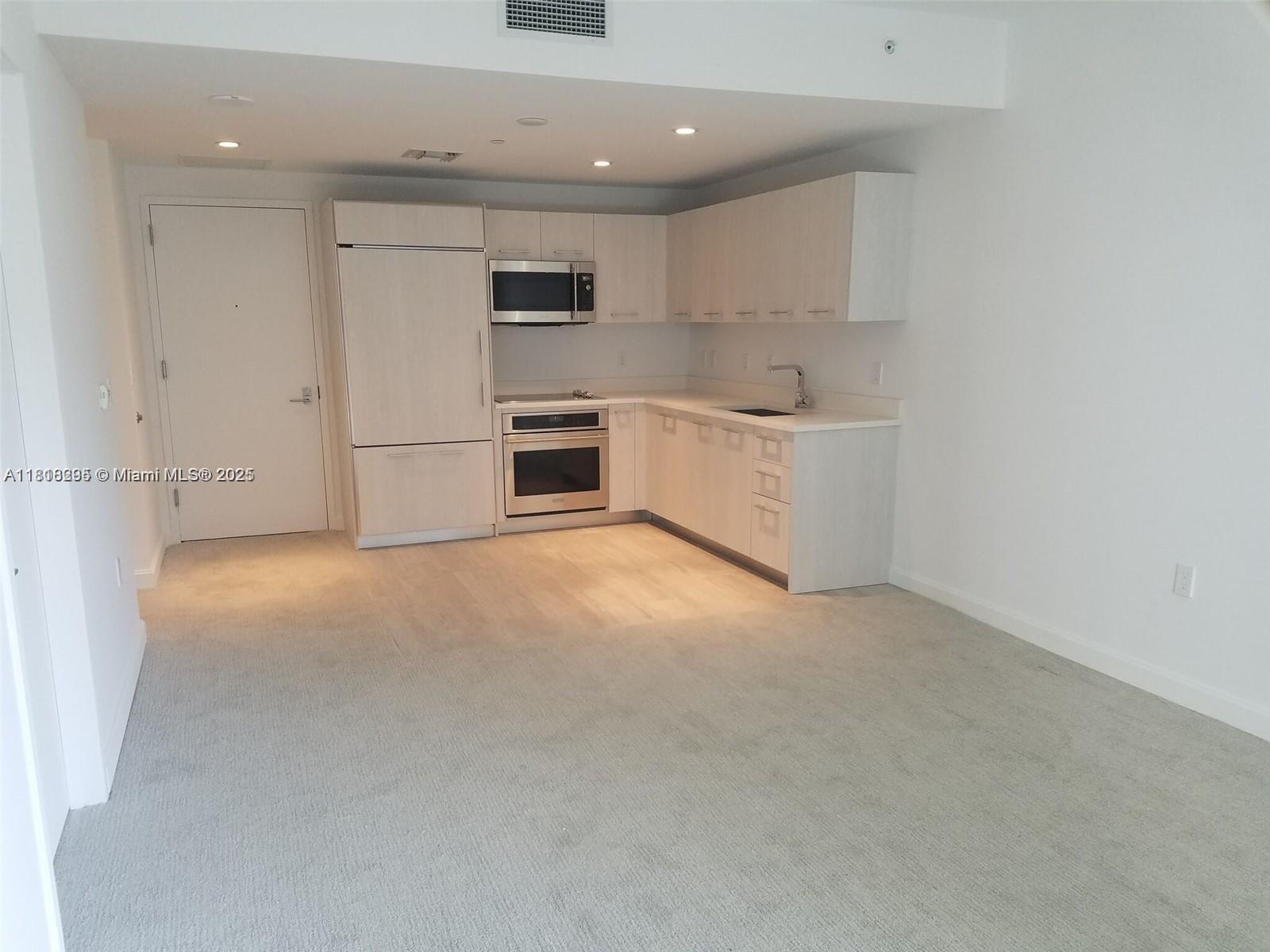 45 SW 9th St #2907, Miami FL 33130