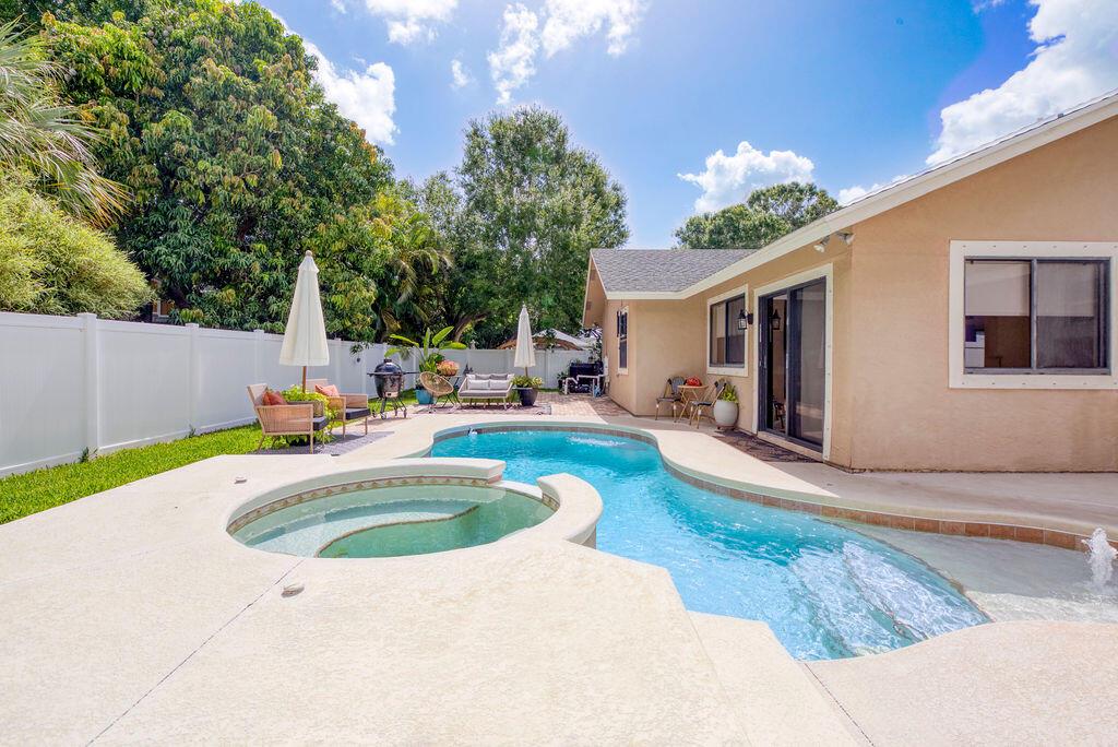 Homes for sale in Jensen Beach, FL | 801 Ne Zebrina Senda, Jensen Beach, FL 34957 | MLS# R11097735