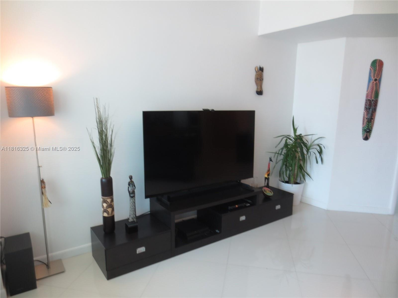 350 S Miami Ave #1812, Miami FL 33130