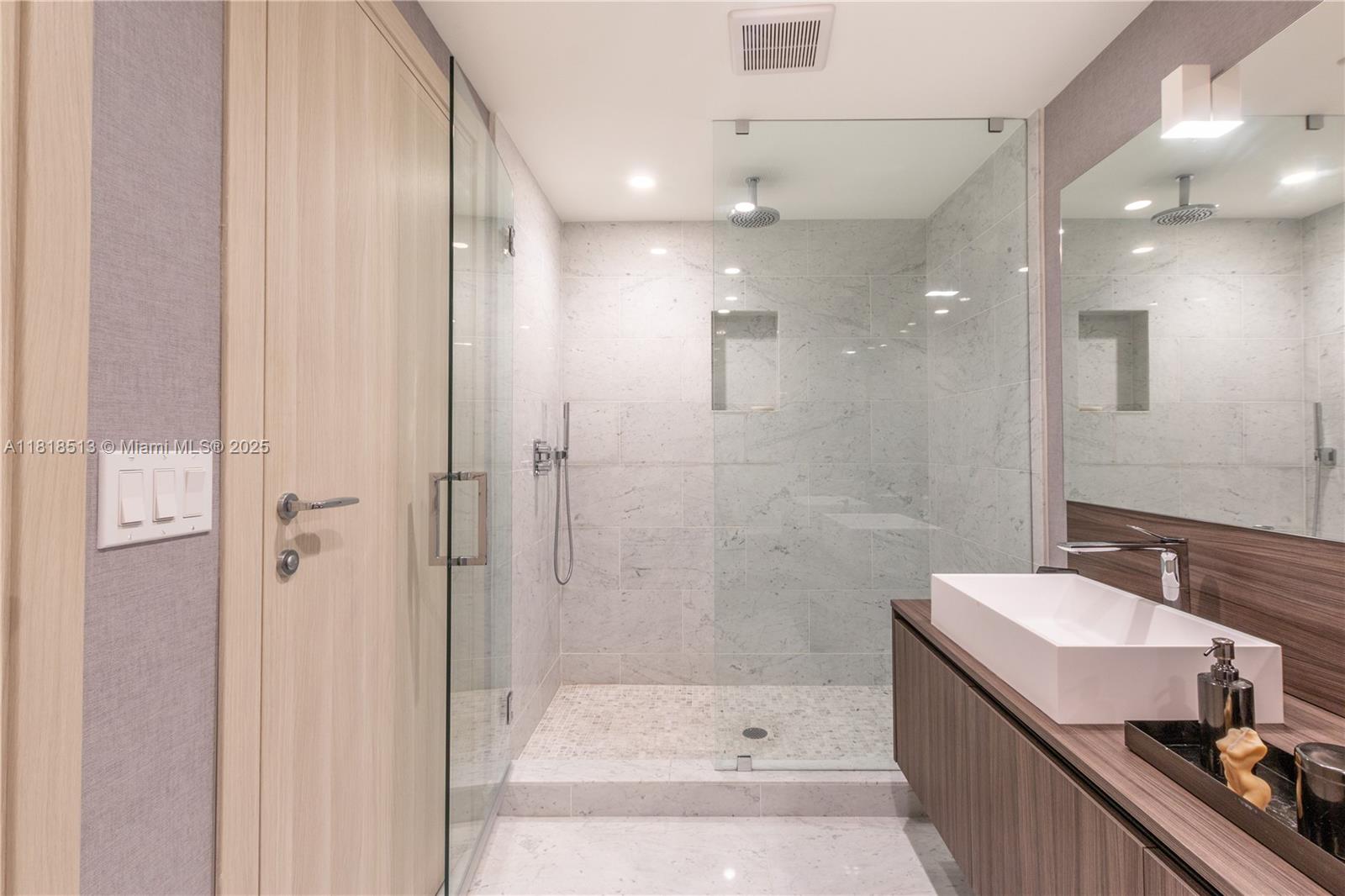 1000 Brickell Plz #3201, Miami FL 33131