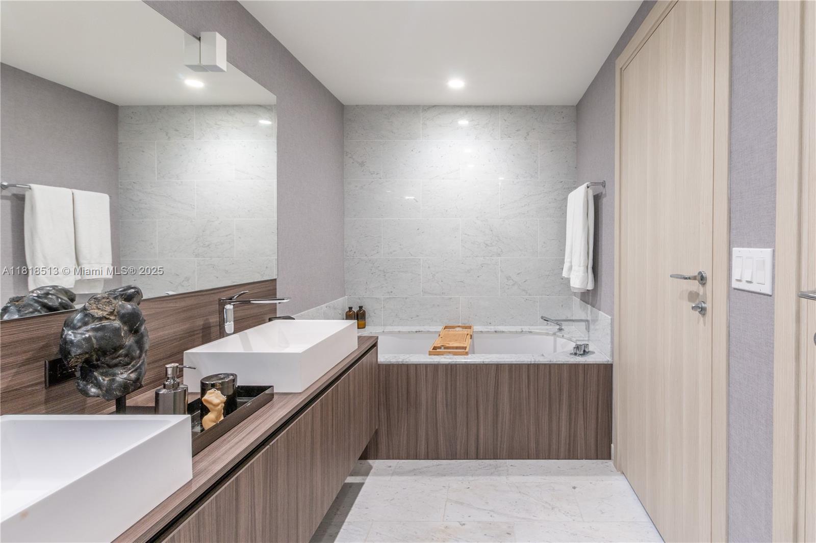 1000 Brickell Plz #3201, Miami FL 33131