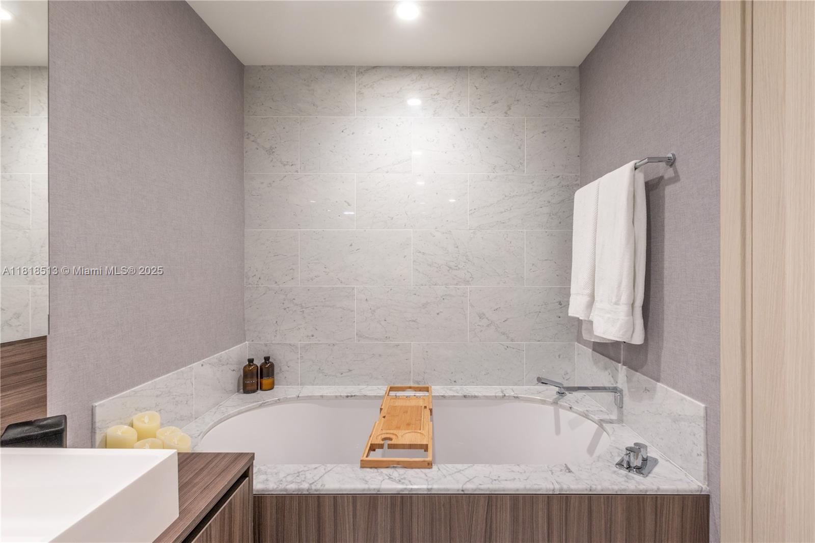 1000 Brickell Plz #3201, Miami FL 33131